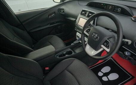 Toyota Prius IV XW50, 2017 год, 1 688 000 рублей, 9 фотография