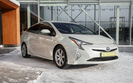 Toyota Prius IV XW50, 2017 год, 1 688 000 рублей, 8 фотография