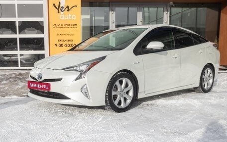 Toyota Prius IV XW50, 2017 год, 1 688 000 рублей, 2 фотография