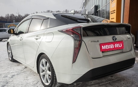 Toyota Prius IV XW50, 2017 год, 1 688 000 рублей, 5 фотография