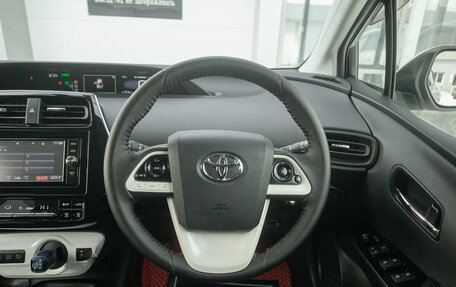 Toyota Prius IV XW50, 2017 год, 1 688 000 рублей, 18 фотография