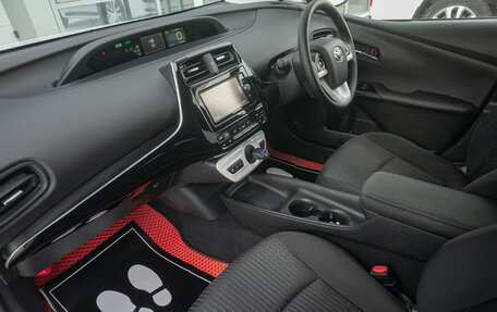 Toyota Prius IV XW50, 2017 год, 1 688 000 рублей, 19 фотография