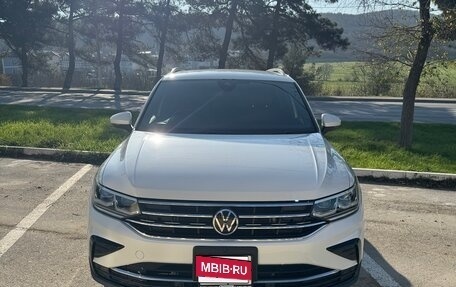Volkswagen Tiguan II, 2021 год, 2 900 000 рублей, 1 фотография