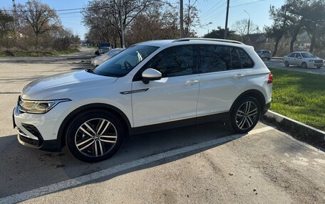 Volkswagen Tiguan II, 2021 год, 2 900 000 рублей, 2 фотография