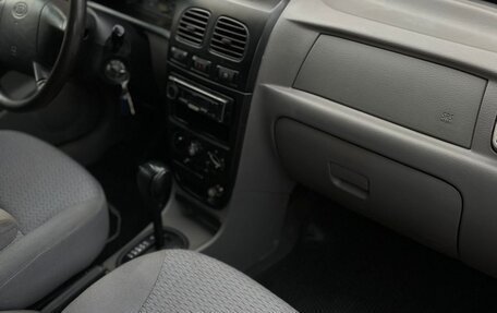 KIA Rio II, 2002 год, 300 000 рублей, 13 фотография