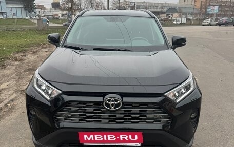 Toyota RAV4, 2019 год, 3 150 000 рублей, 2 фотография