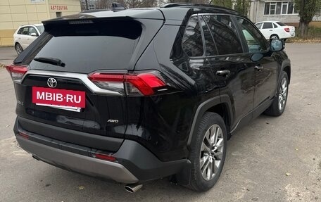 Toyota RAV4, 2019 год, 3 150 000 рублей, 4 фотография