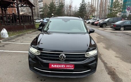 Volkswagen Tiguan II, 2021 год, 2 990 000 рублей, 1 фотография