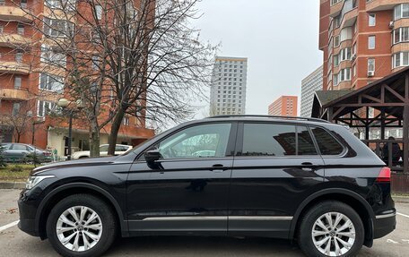 Volkswagen Tiguan II, 2021 год, 2 990 000 рублей, 2 фотография