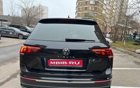 Volkswagen Tiguan II, 2021 год, 2 990 000 рублей, 8 фотография