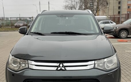 Mitsubishi Outlander III рестайлинг 3, 2014 год, 1 270 000 рублей, 2 фотография