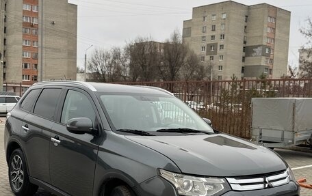 Mitsubishi Outlander III рестайлинг 3, 2014 год, 1 270 000 рублей, 3 фотография
