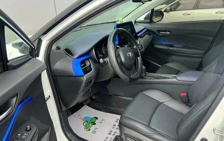 Toyota C-HR I рестайлинг, 2022 год, 1 960 000 рублей, 5 фотография