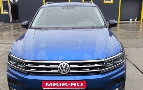 Volkswagen Tiguan II, 2018 год, 2 200 000 рублей, 2 фотография