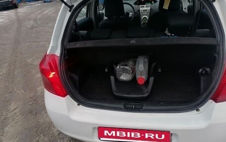 Toyota Yaris III рестайлинг, 2008 год, 750 000 рублей, 3 фотография