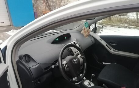 Toyota Yaris III рестайлинг, 2008 год, 750 000 рублей, 16 фотография