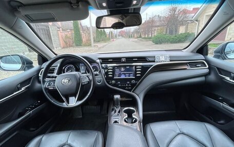 Toyota Camry, 2018 год, 2 430 000 рублей, 10 фотография