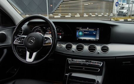 Mercedes-Benz E-Класс, 2019 год, 2 625 000 рублей, 15 фотография