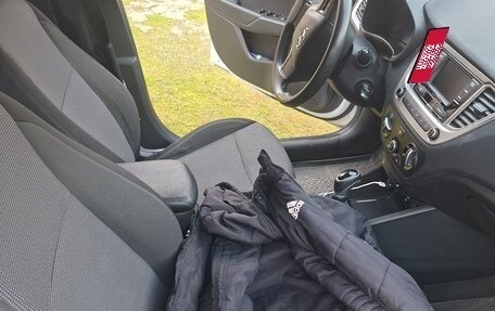 Hyundai Solaris II рестайлинг, 2021 год, 1 350 000 рублей, 1 фотография