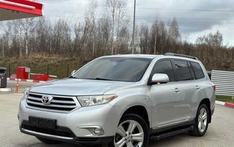 Toyota Highlander III, 2012 год, 1 650 000 рублей, 2 фотография