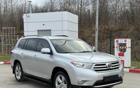 Toyota Highlander III, 2012 год, 1 650 000 рублей, 4 фотография