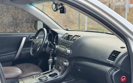 Toyota Highlander III, 2012 год, 1 650 000 рублей, 10 фотография