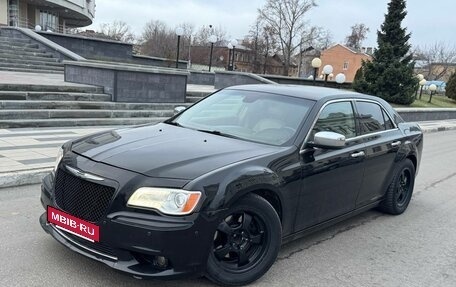 Chrysler 300C II, 2012 год, 730 000 рублей, 2 фотография