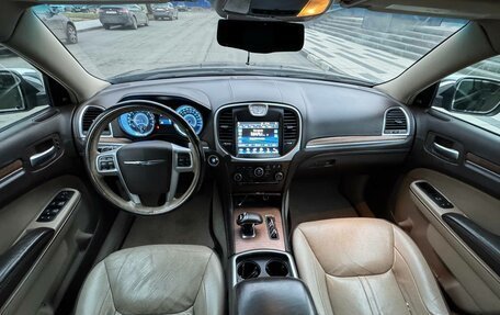 Chrysler 300C II, 2012 год, 730 000 рублей, 9 фотография