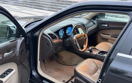 Chrysler 300C II, 2012 год, 730 000 рублей, 10 фотография