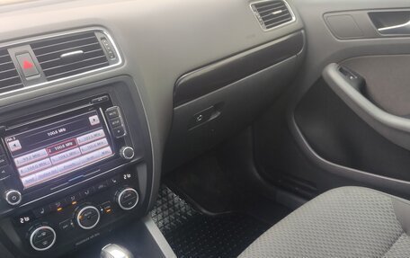 Volkswagen Jetta VI, 2012 год, 1 050 000 рублей, 2 фотография