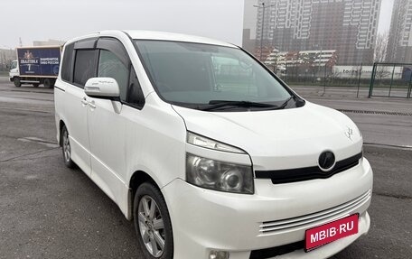Toyota Voxy II, 2007 год, 1 300 000 рублей, 1 фотография