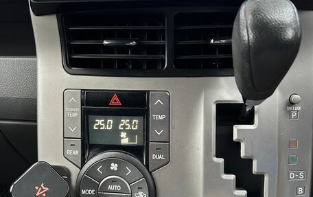 Toyota Voxy II, 2007 год, 1 300 000 рублей, 8 фотография