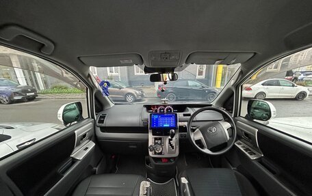 Toyota Voxy II, 2007 год, 1 300 000 рублей, 6 фотография