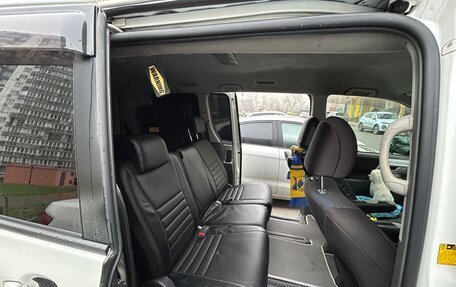 Toyota Voxy II, 2007 год, 1 300 000 рублей, 7 фотография