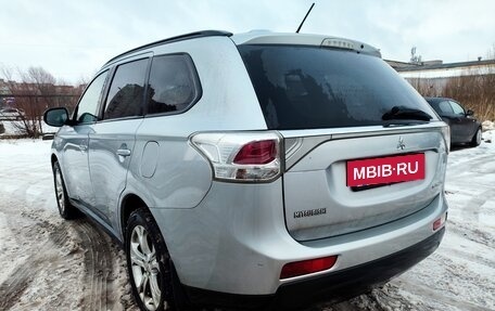 Mitsubishi Outlander III рестайлинг 3, 2013 год, 1 199 000 рублей, 2 фотография