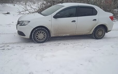Renault Logan II, 2017 год, 700 000 рублей, 3 фотография