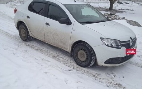 Renault Logan II, 2017 год, 700 000 рублей, 4 фотография