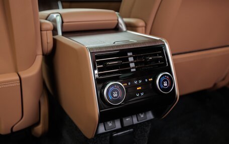 Land Rover Range Rover IV рестайлинг, 2025 год, 26 990 000 рублей, 30 фотография