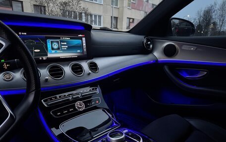 Mercedes-Benz E-Класс, 2018 год, 3 150 000 рублей, 7 фотография