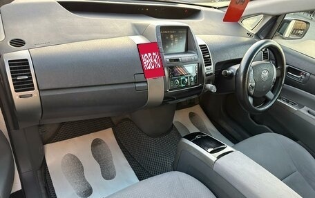 Toyota Prius, 2011 год, 1 119 000 рублей, 13 фотография