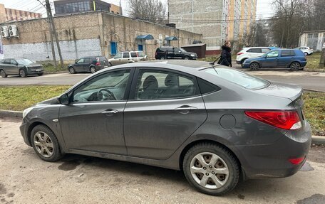 Hyundai Solaris II рестайлинг, 2013 год, 800 000 рублей, 2 фотография