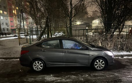 Hyundai Solaris II рестайлинг, 2013 год, 800 000 рублей, 4 фотография