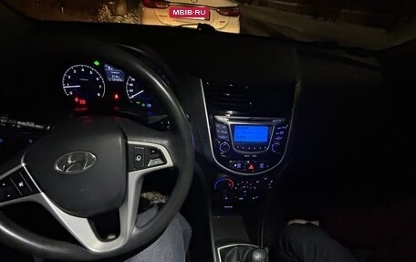 Hyundai Solaris II рестайлинг, 2013 год, 800 000 рублей, 5 фотография