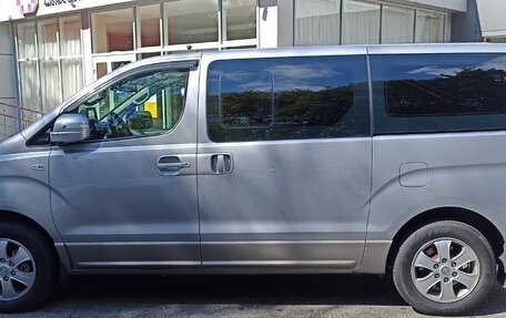 Hyundai Grand Starex Grand Starex I рестайлинг 2, 2015 год, 2 800 000 рублей, 1 фотография