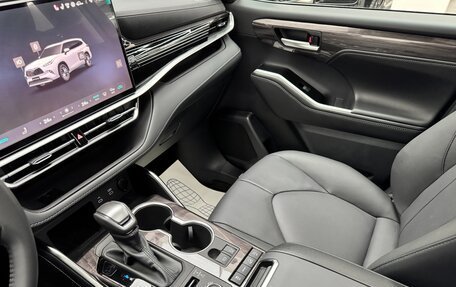 Toyota Highlander, 2025 год, 5 999 000 рублей, 30 фотография