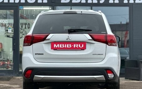 Mitsubishi Outlander III рестайлинг 3, 2015 год, 1 770 000 рублей, 10 фотография