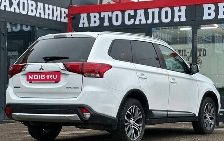 Mitsubishi Outlander III рестайлинг 3, 2015 год, 1 770 000 рублей, 12 фотография