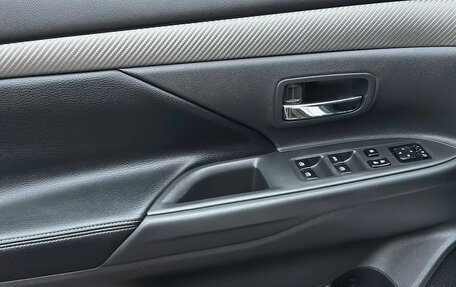 Mitsubishi Outlander III рестайлинг 3, 2015 год, 1 770 000 рублей, 15 фотография