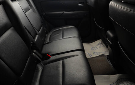 Mitsubishi Outlander III рестайлинг 3, 2015 год, 1 679 000 рублей, 10 фотография