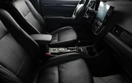 Mitsubishi Outlander III рестайлинг 3, 2015 год, 1 679 000 рублей, 11 фотография